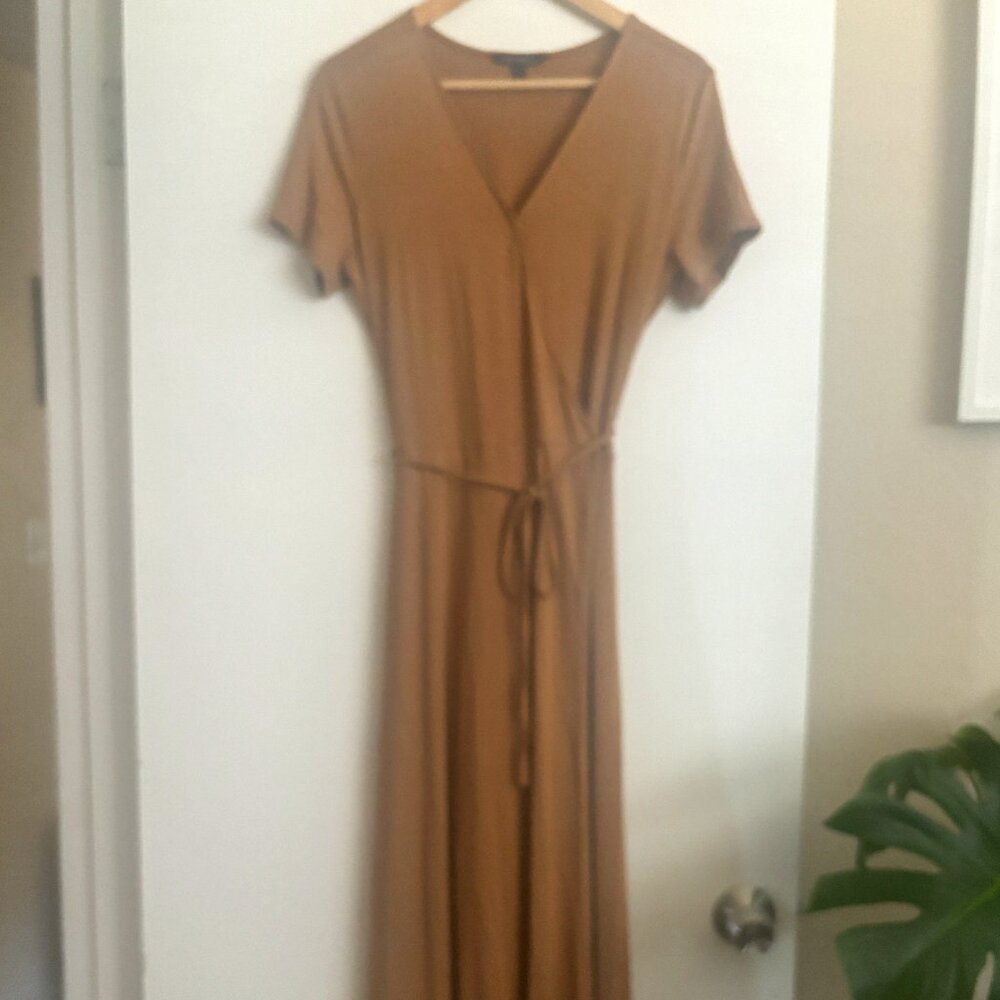 Step Into Fall with this Gorgeous Classic Wrap Dress!